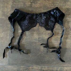 Victoria’s Secret Vintage garter black belt second skin Small
